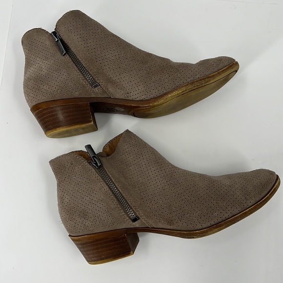 𝅺LUCKY Brand Suede Tan Perforated Laser Cut Ankle Boots Leather Size 7.5 - Picture 5 of 8